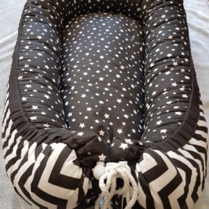 Baby nest, black star inside black chevron outside