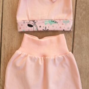 Hat and shorts Light pink with animal trim