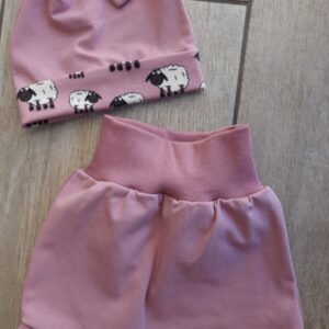 Hat and shorts Dusty pink with sheep trimming